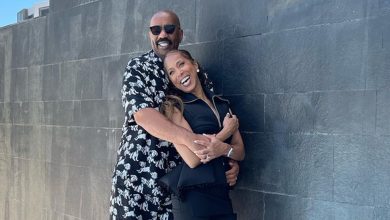 ستيف هارفي وزوجته