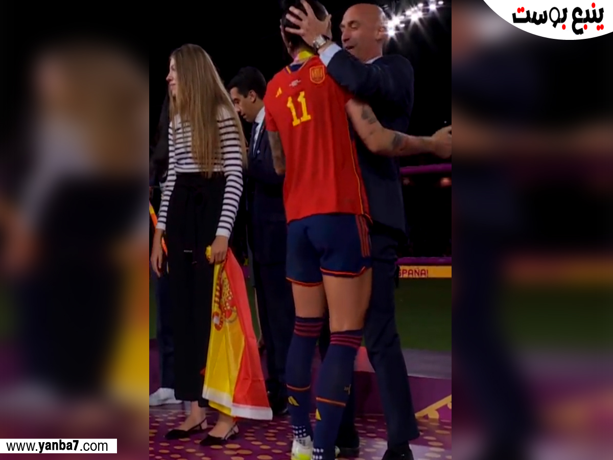 رئيس اتحاد الكرة الإسباني في مرمى الانتقادات بسبب "قبلة"