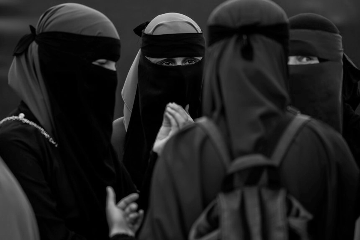 حظر النقاب والحجاب "اختياري".. هذه هي قرارات وزارة التربية والتعليم في مصر