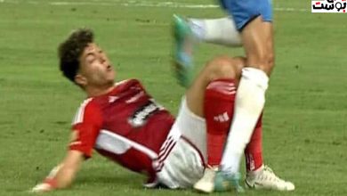 إمام عاشور يخرج مصاباً من مباراة الأهلي والإسماعيلي ومدة غيابه