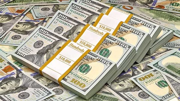 الدولار يواصل التراجع أمام الجنيه.. أسعار متفاوتة بالبنوك ومفاجآت في التعاملات الصباحية