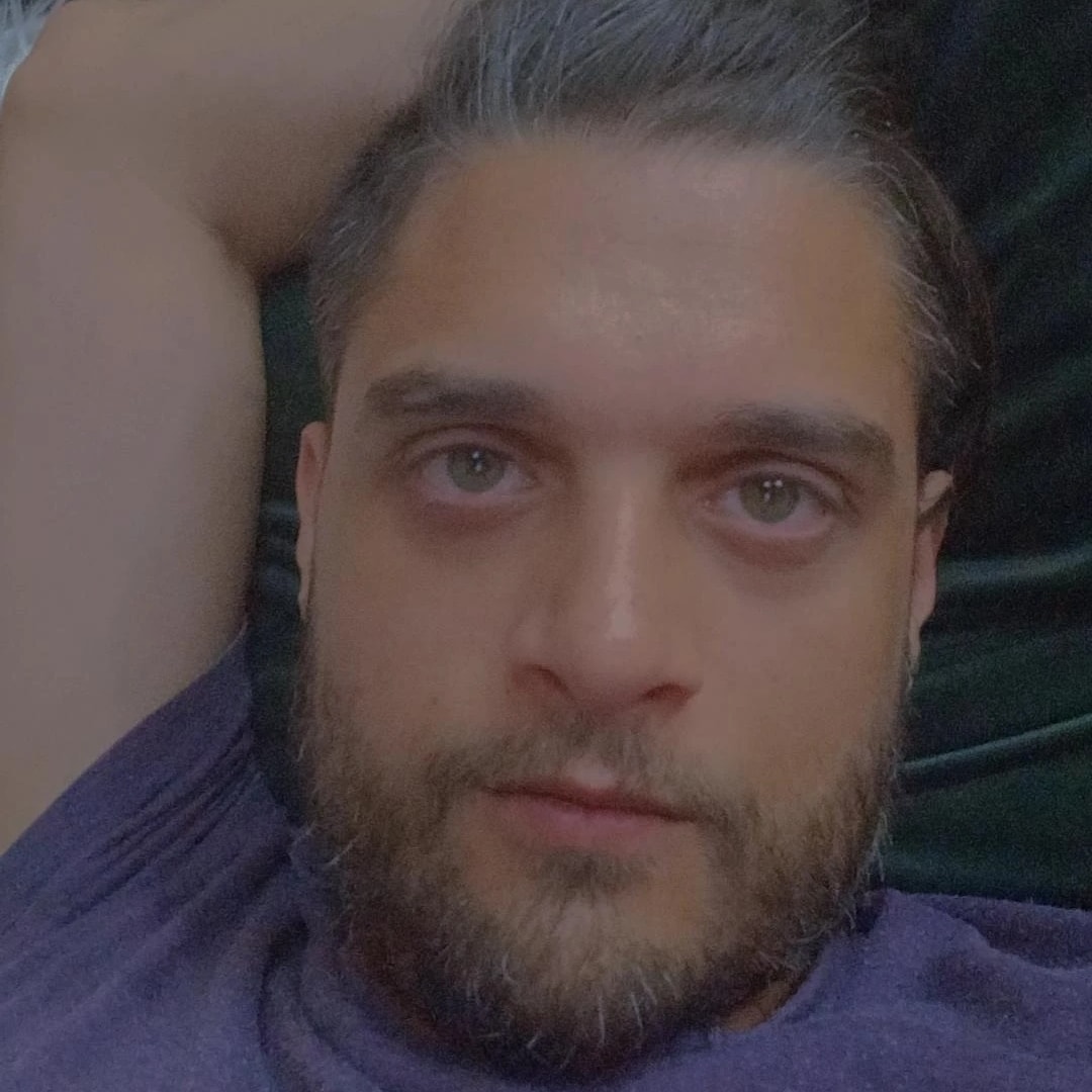 من هو الفنان عمر خورشيد ابن علا رامي الذي تصدر البحث بعد انفصاله عن ياسمين الجيلاني؟ 1 465776726 549505361144612 7609281338954635809 n